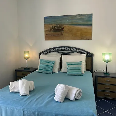 T1 Oura - 300m Da Apartment